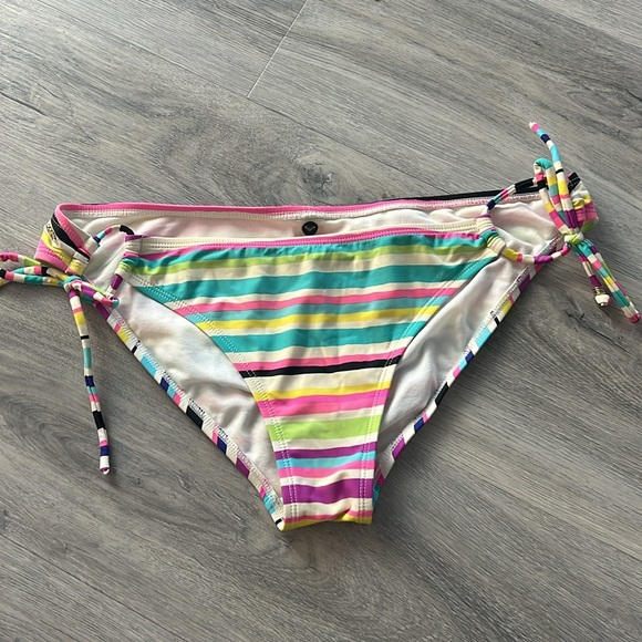 Roxy bathing suit bottoms - Picture 2 of 7